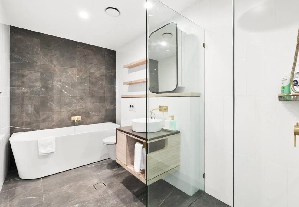 Skyhigh With Ocean Views * Gold Coast
